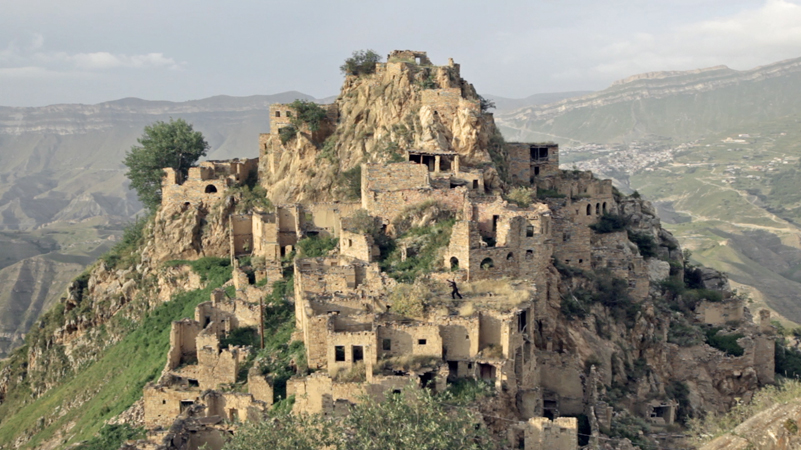 Taus Makhacheva, "Gamsutl", stillbild ur video, 2012