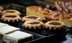 hallongrottor och morotskaka