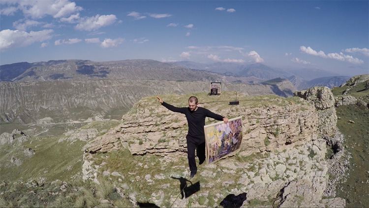 Taus Makhacheva, Tightrope, 2015, stillbild ur video, Dagestan. 